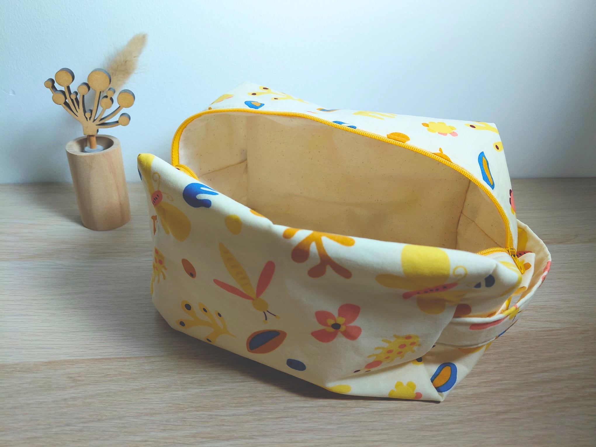 Trousse de toilette couleur jaune