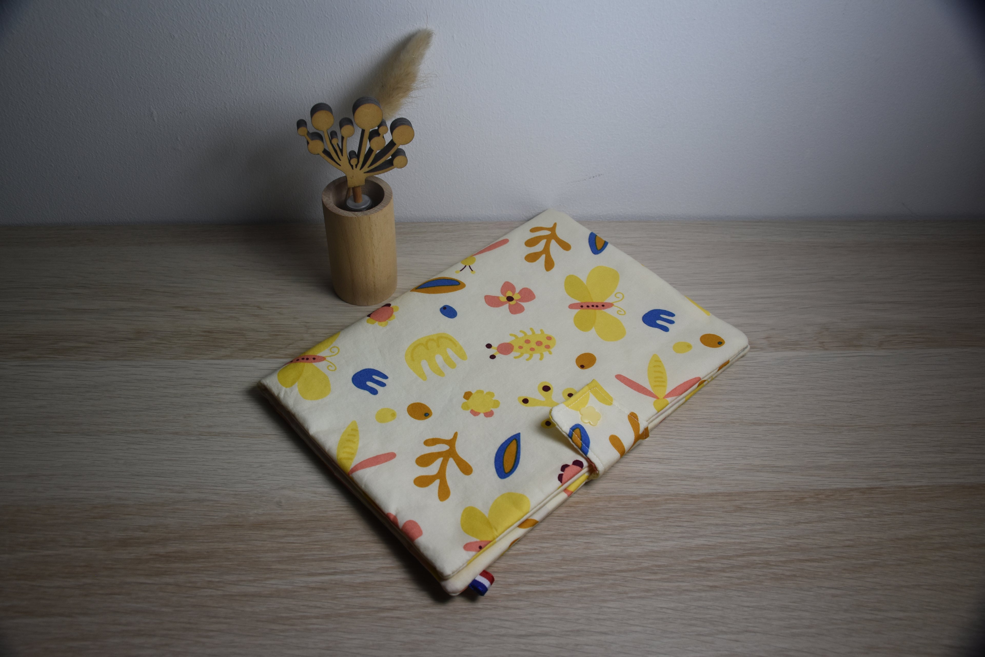 Protège carnet de santé - papillon jaune