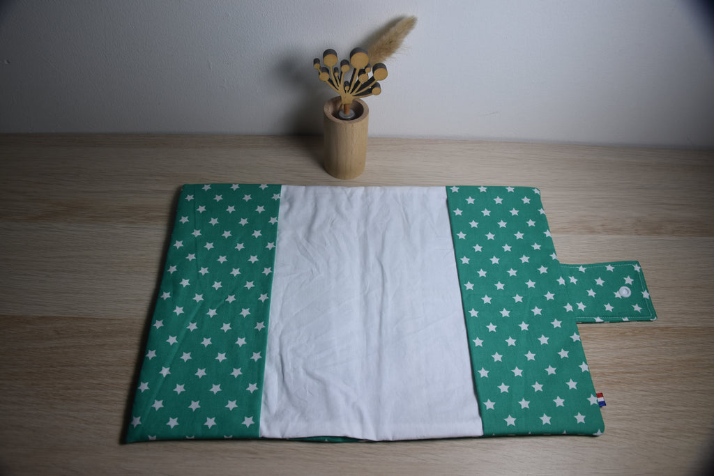 Protège carnet de santé - tissus vert avec étoiles blanches