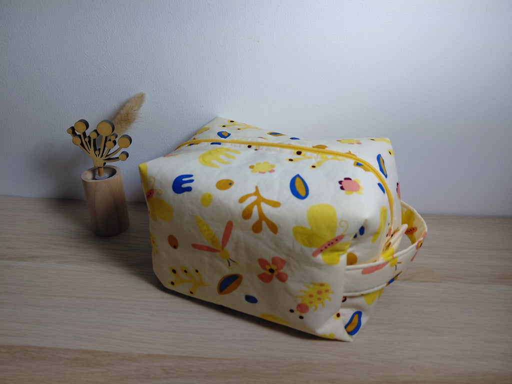 Trousse de toilette couleur jaune