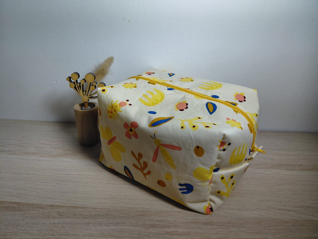 Trousse de toilette couleur jaune